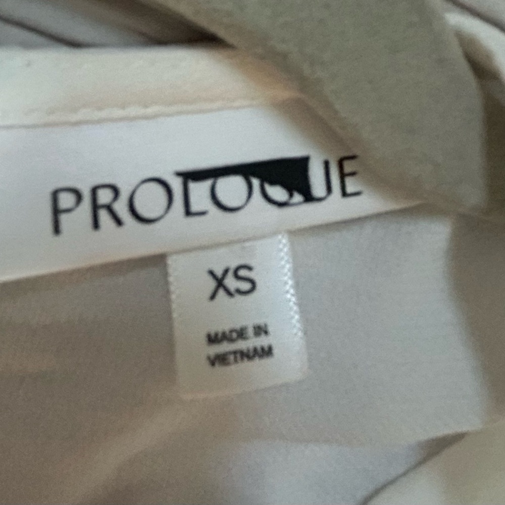 Elegant White Women's Blouse - Picture 5 of 9